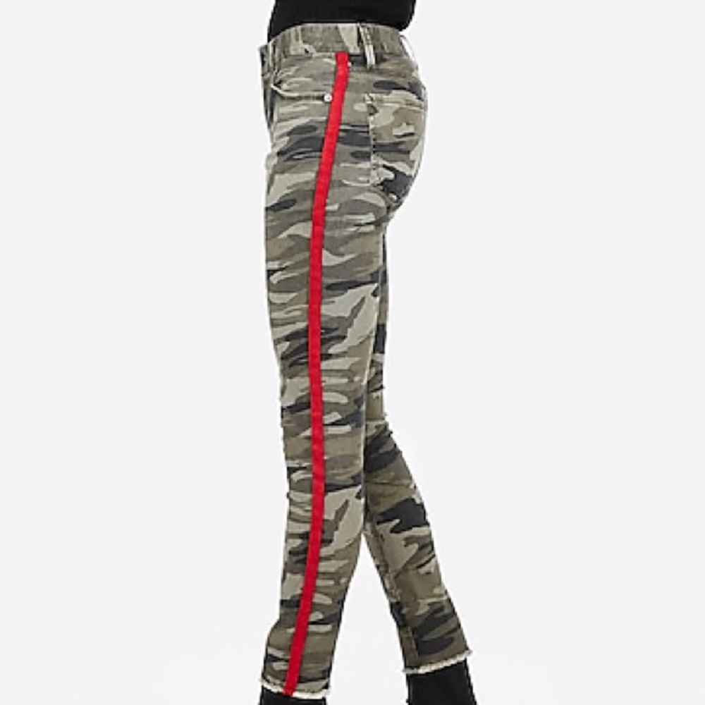 Mid Rise Camo Side Stripe Ankle Jeans